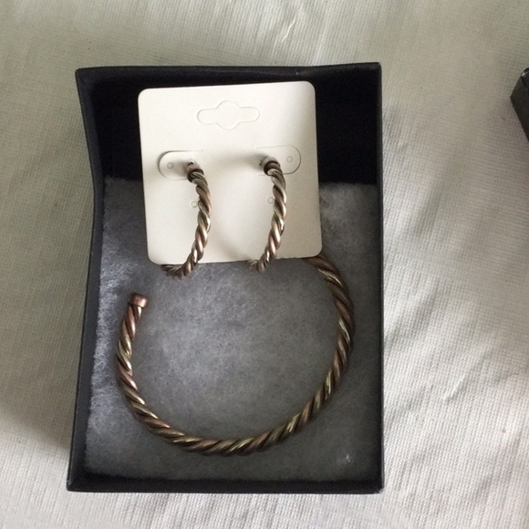 Gold and Silver colored Twisted Rope Bracelet - Picture 6 of 6